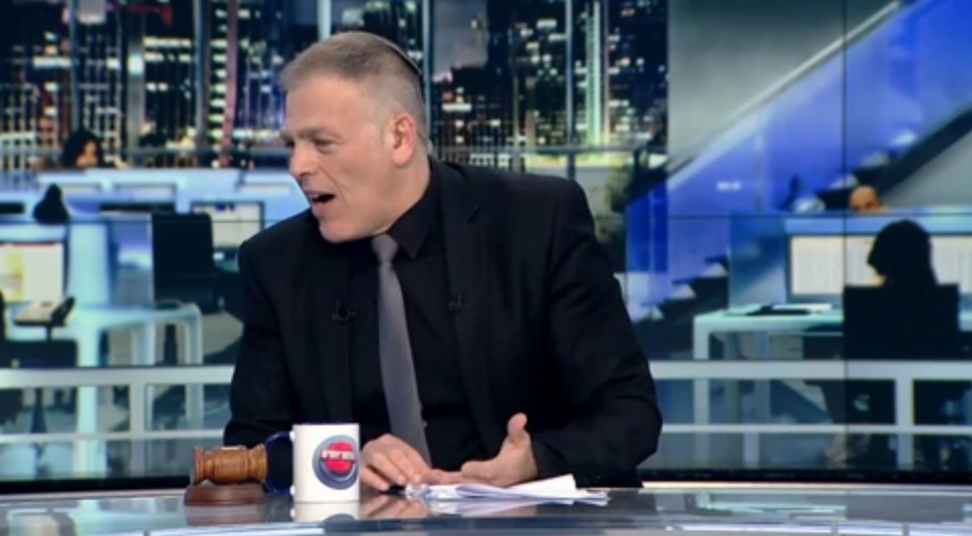 "מה שמעסיק אותך זה פרפורי הגסיסה של הבכר?"