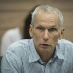 מה קורה לו? השר עמר בר-לב שוב מסתבך עם המשפחות השכולות