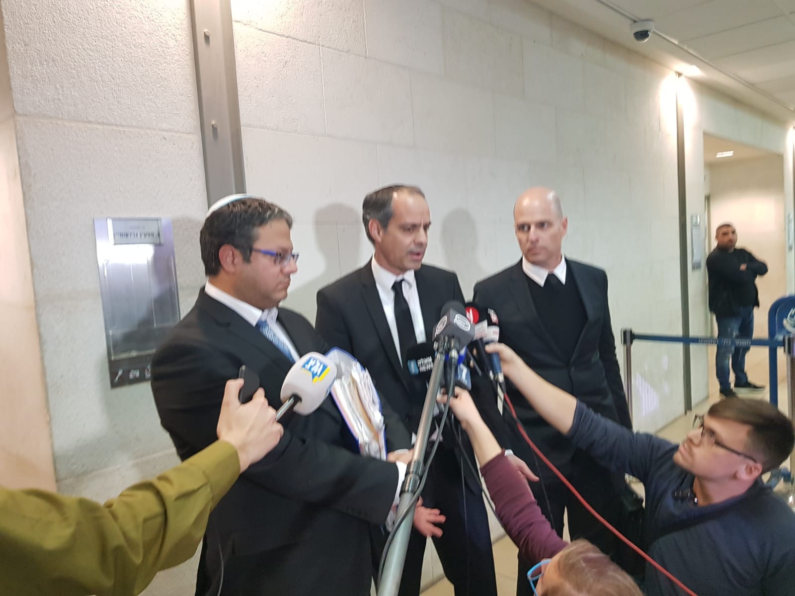 "התיק מתפורר לשב"כ בין הידיים"