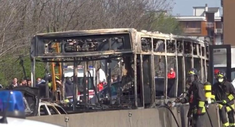 איטליה: אזרח מוסלמי ניסה להצית אוטובוס עם 50 תלמידים