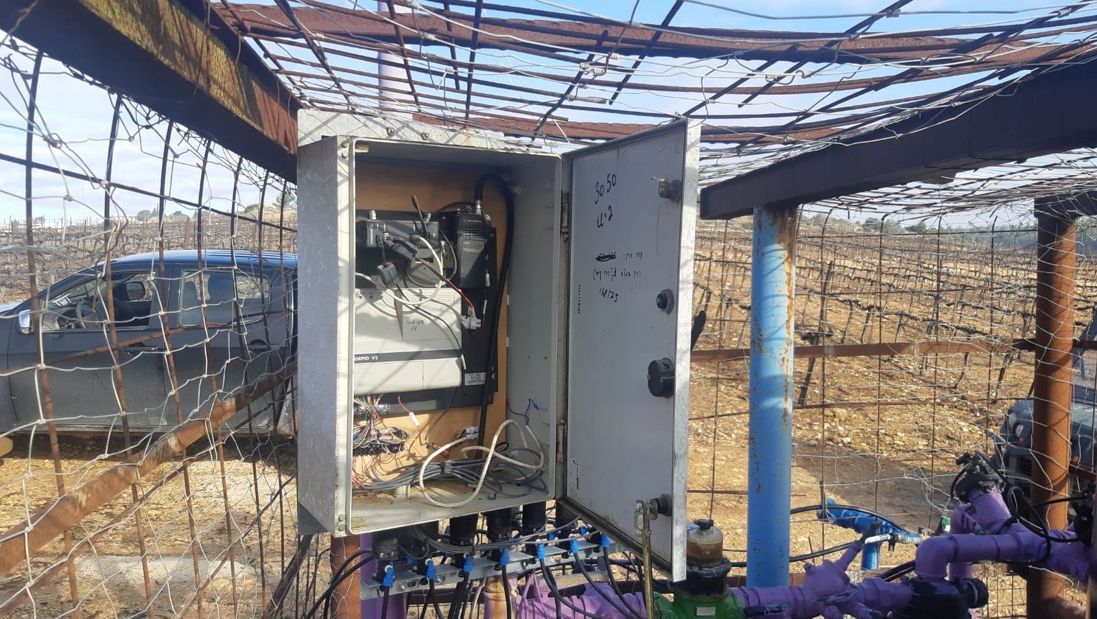 טרור חקלאי: ערבים גנבו והשחיתו ציוד יקר ערך