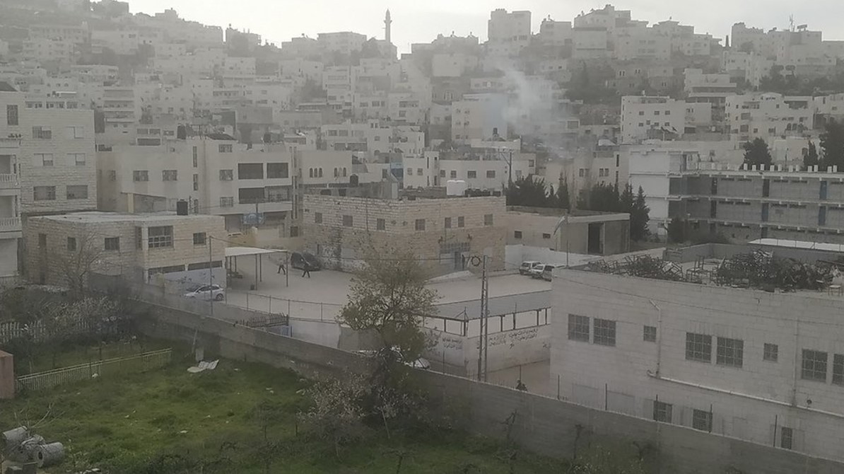 דיווח: מחבלים מיידים אבנים לעבר נהגים ישראלים ועמדת צה"ל בחברון