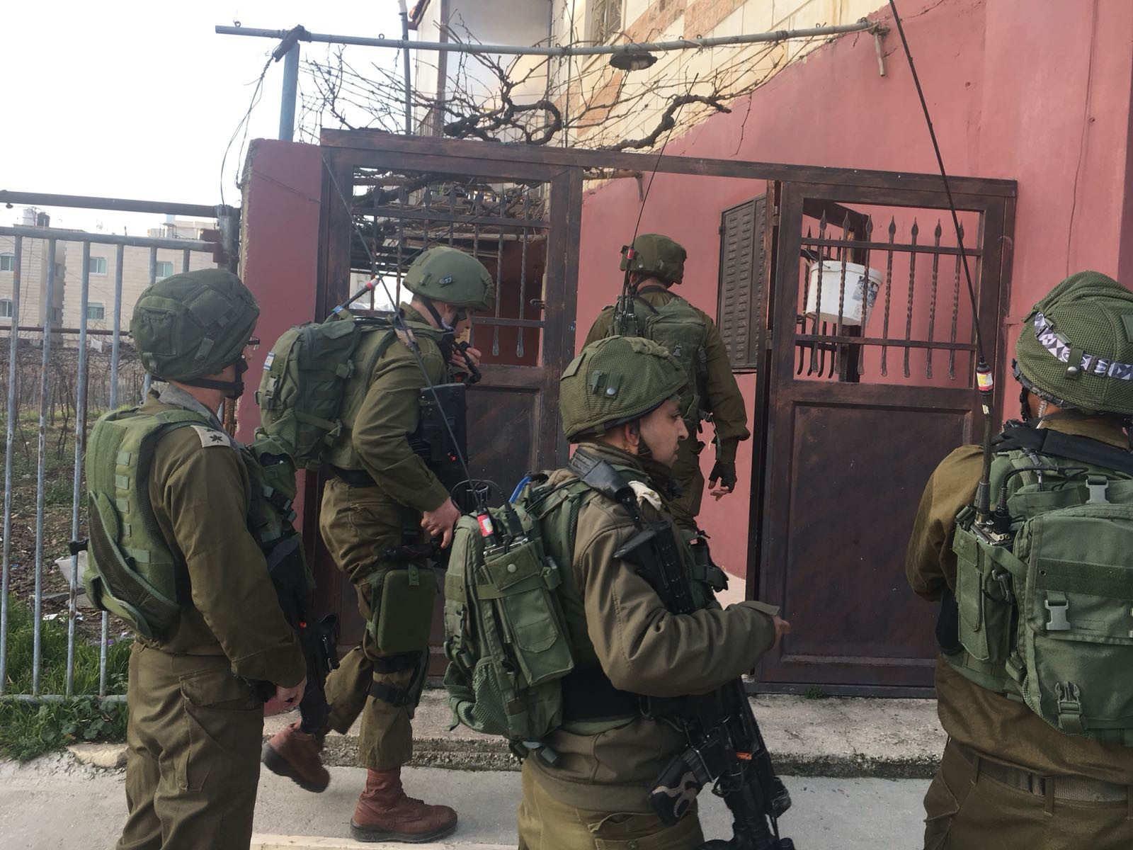 הפיגוע בכרמי צור: כוחותינו פועלים בכפר ממנו יצא המחבל