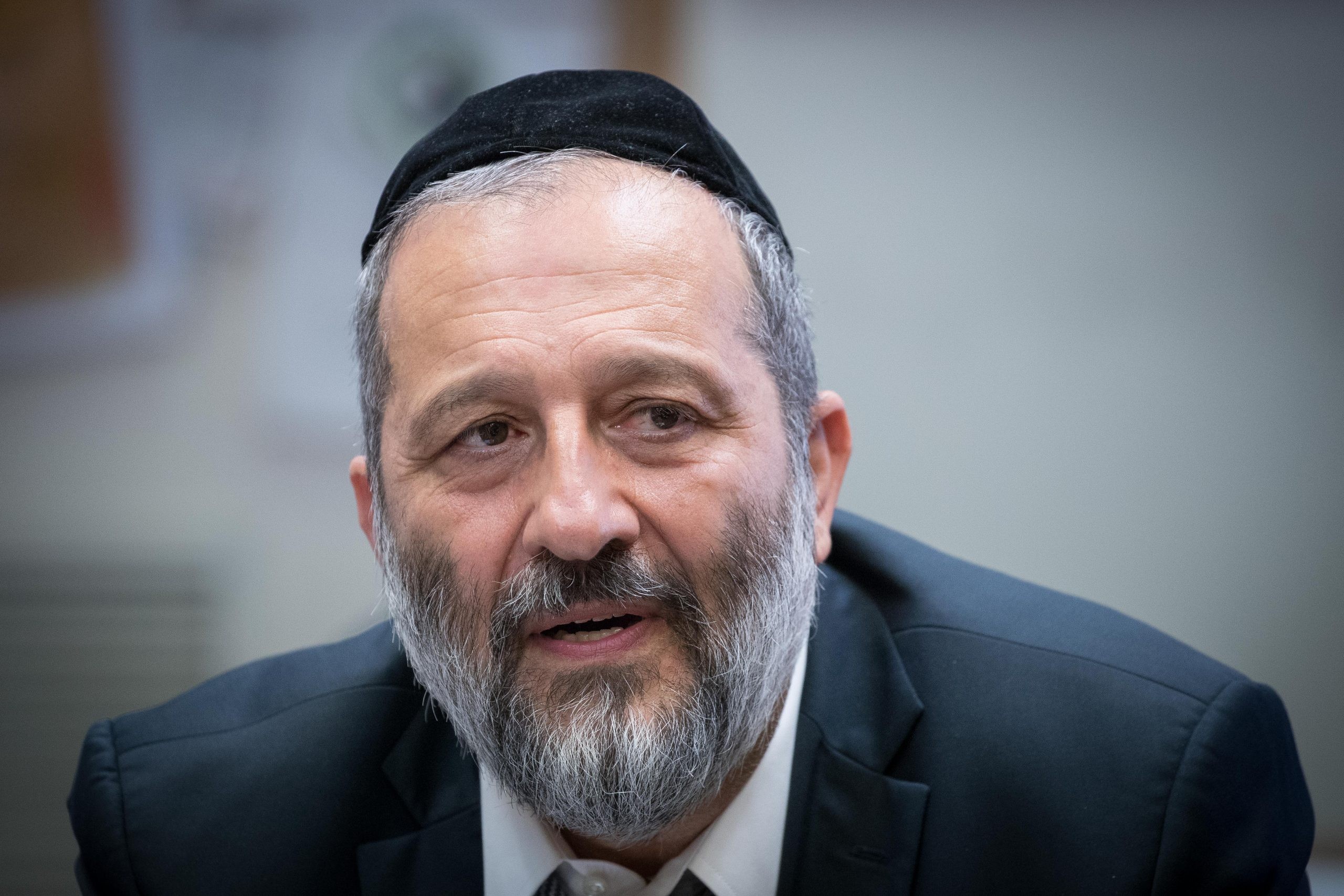 שקד עונה לדרעי - "אמא של שבת"