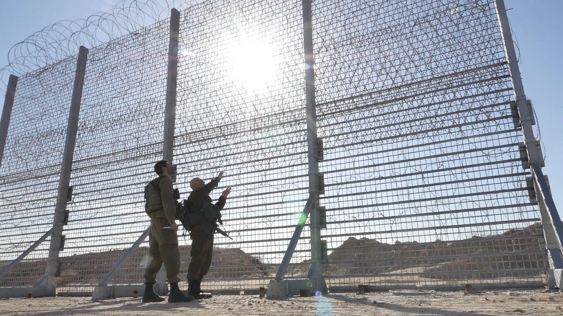 ‏תיעוד: החלו העבודות להקמת המכשול העילי בגבול רצועת עזה