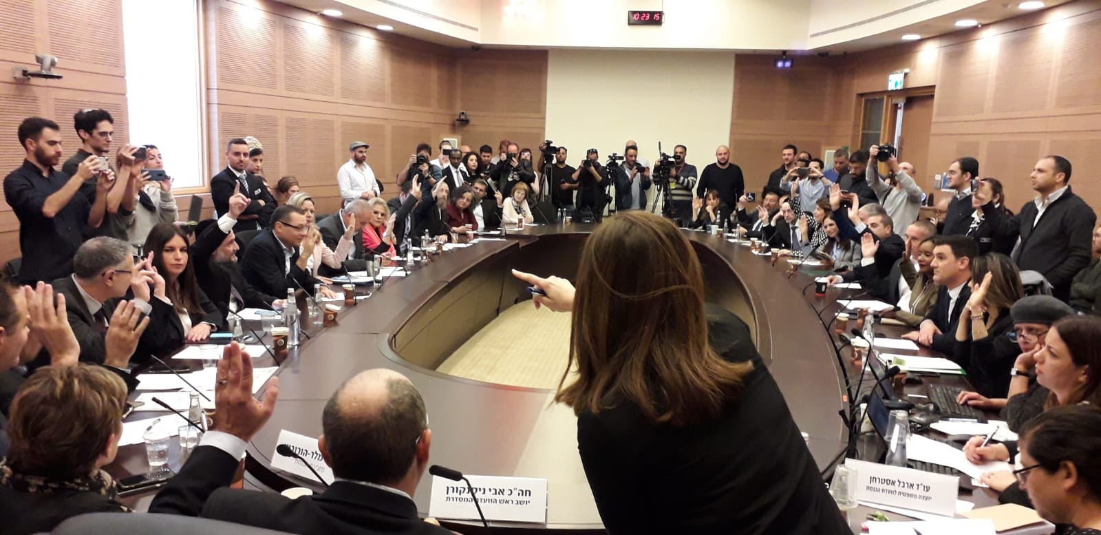 צפו: הדיון על הצעות החוק לפיזור הכנסת