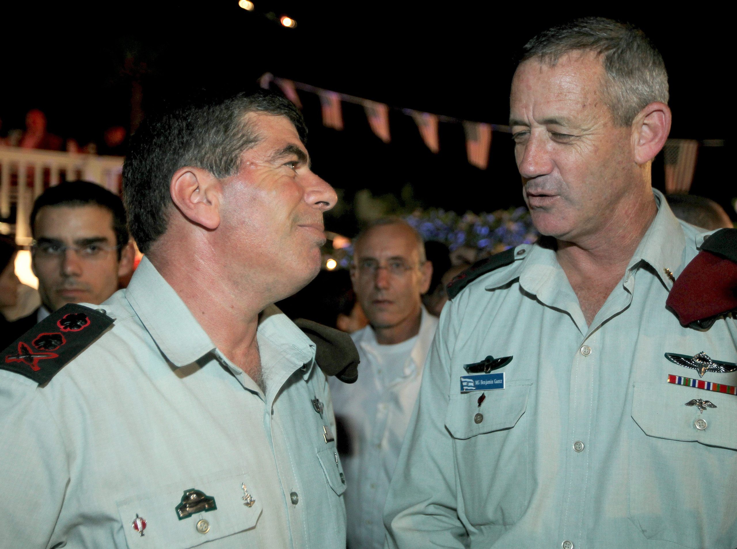 גבי אשכנזי על בני גנץ: "חמור"