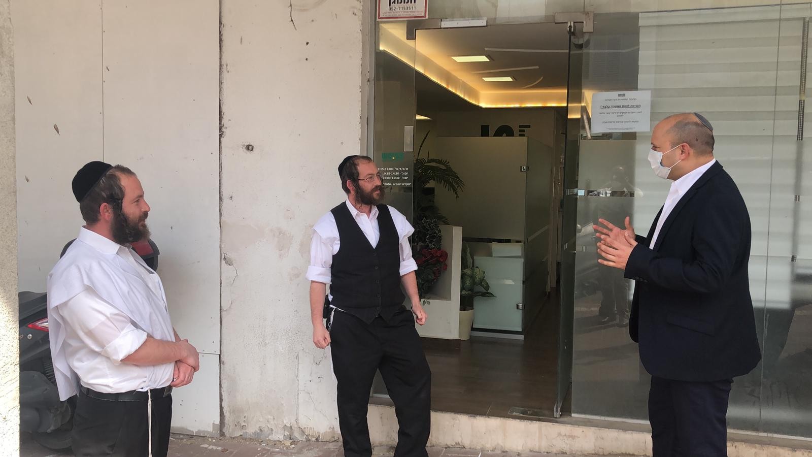 לאחר הידוק הסגר בבני ברק, בנט ביקר בעיר