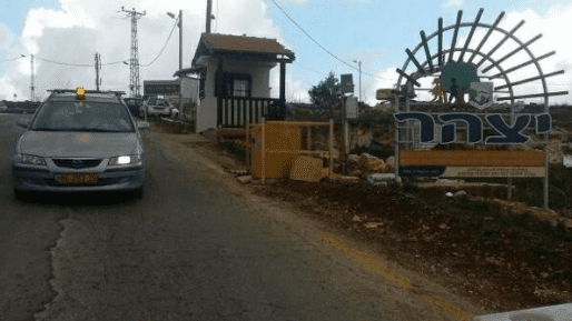יצהר: רכב צבאי נרגם באבנים בכניסה ליישוב
