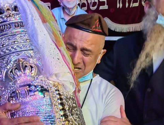משפחתו של עמית בן יגאל ז"ל הכניסה ספר תורה על שמו