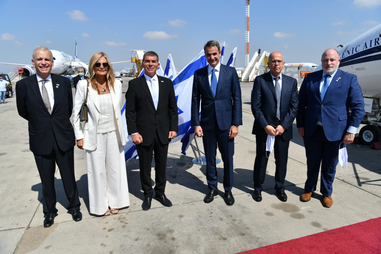 משדרים עסקים כרגיל - ראש ממשלת יוון נחת הבוקר בישראל