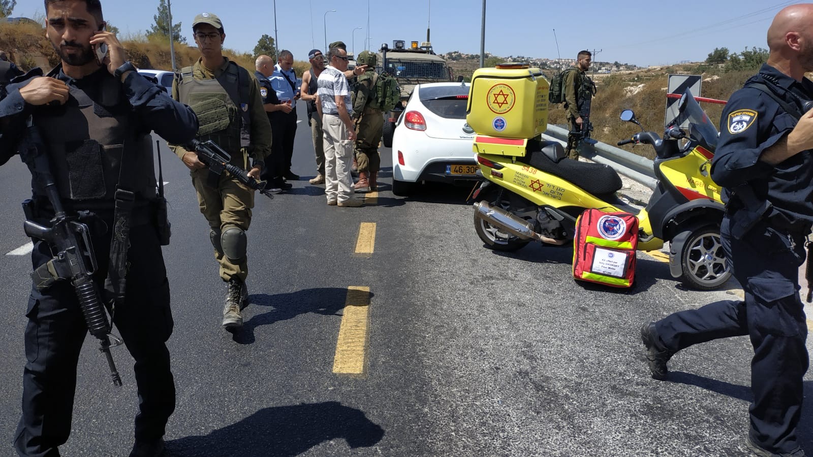 שני צעירים נפצעו בפיגוע דריסה בצומת אלעזר בגוש - המחבל חוסל