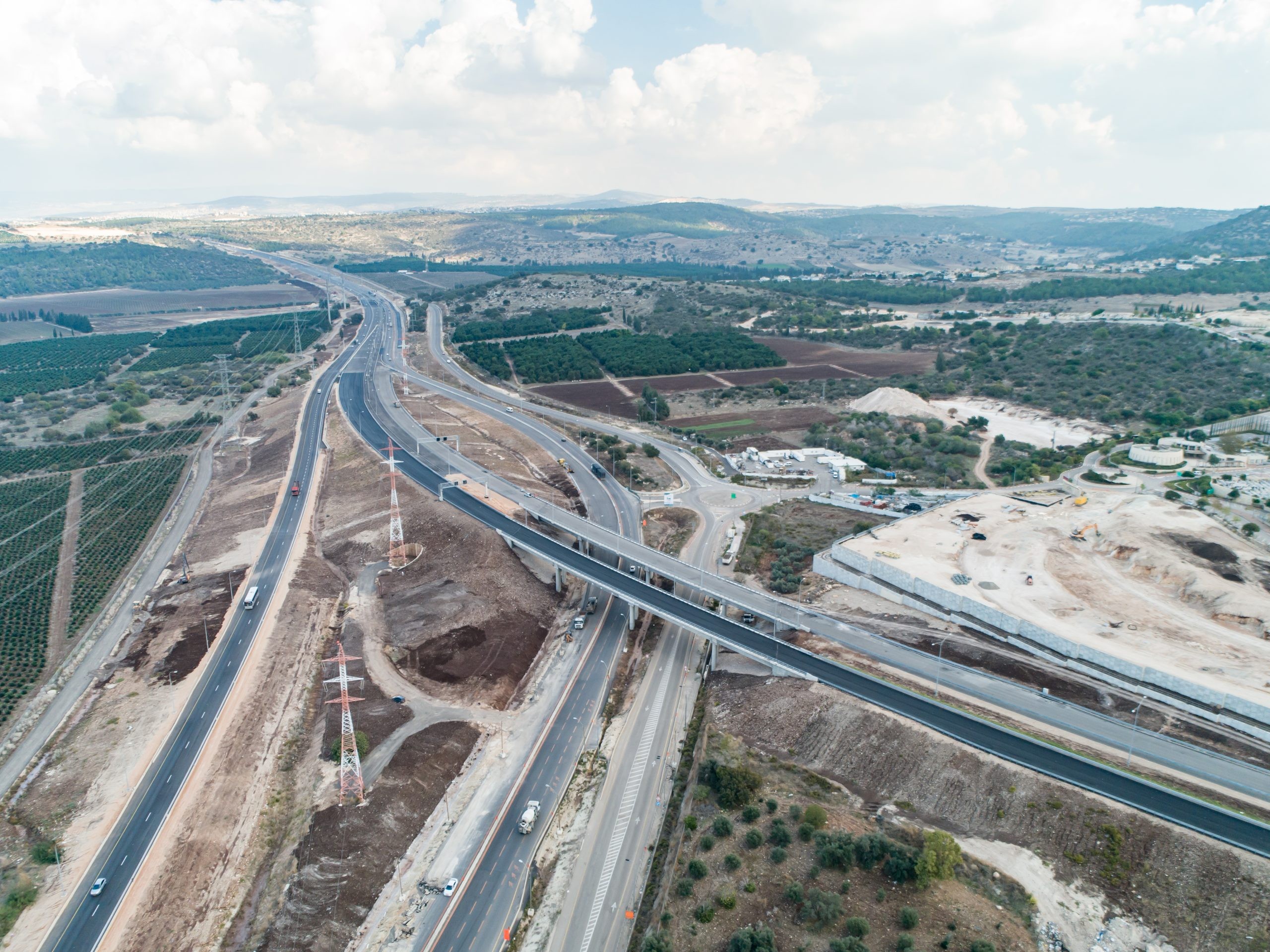 נלחמים בעומסי התנועה: נתיב נוסף על כביש 6?