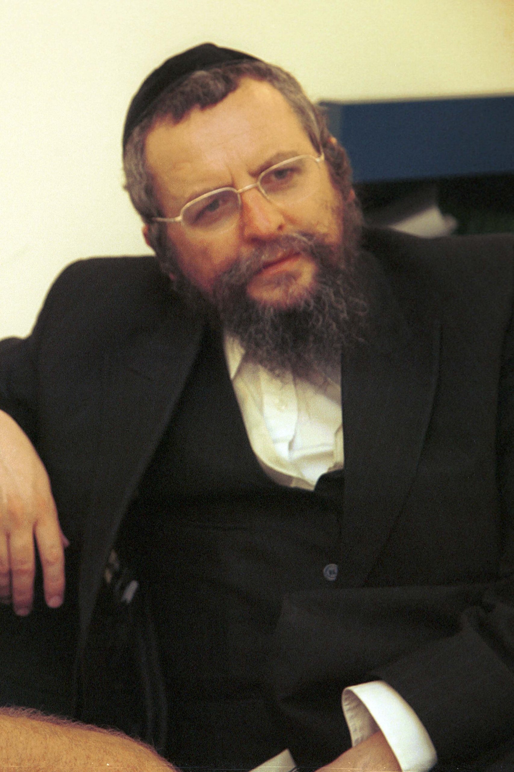 משיבים אהבה לרב פירר: למרות ביטול הכנס, התמיכה הציבורית הולכת וגוברת