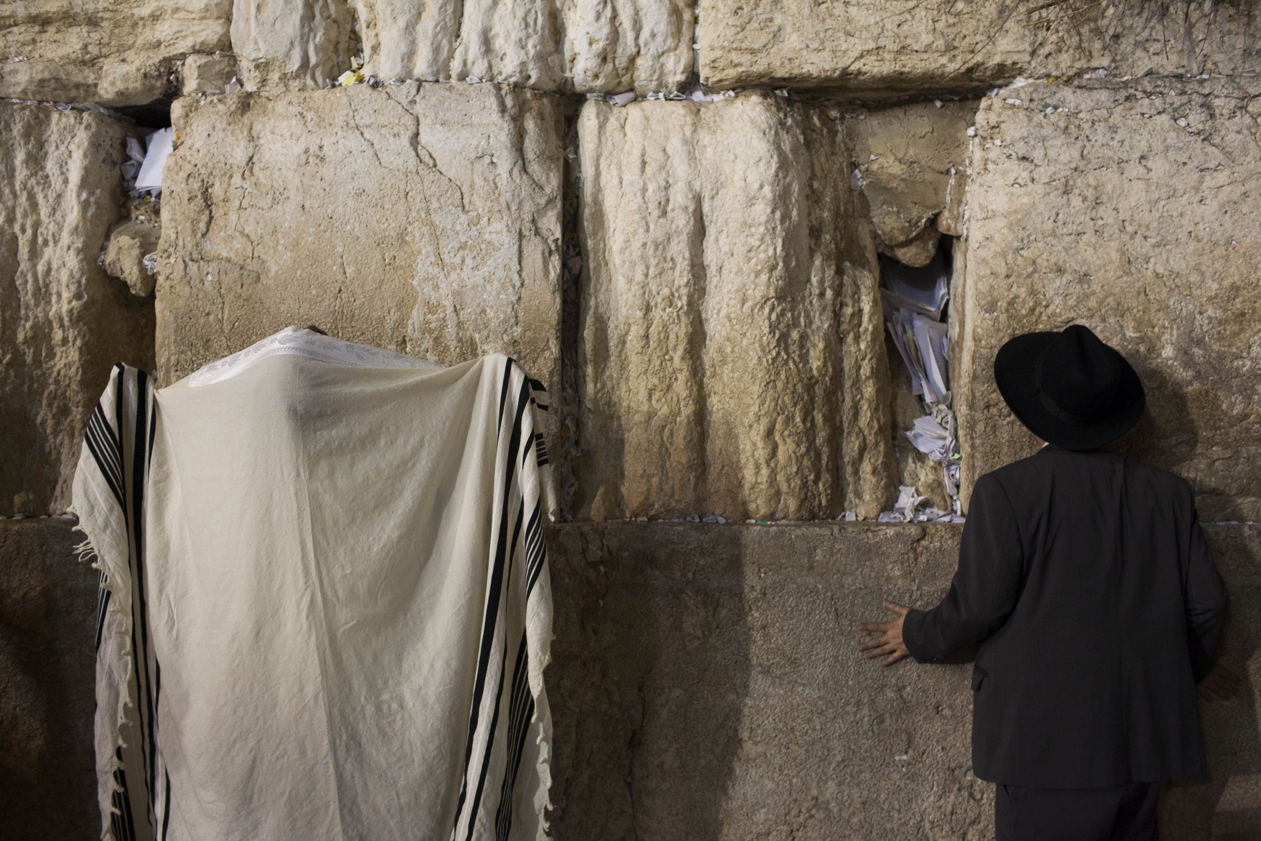 הכותל המערבי הוחרג: שלוש תפילות ביום אושרו במקום