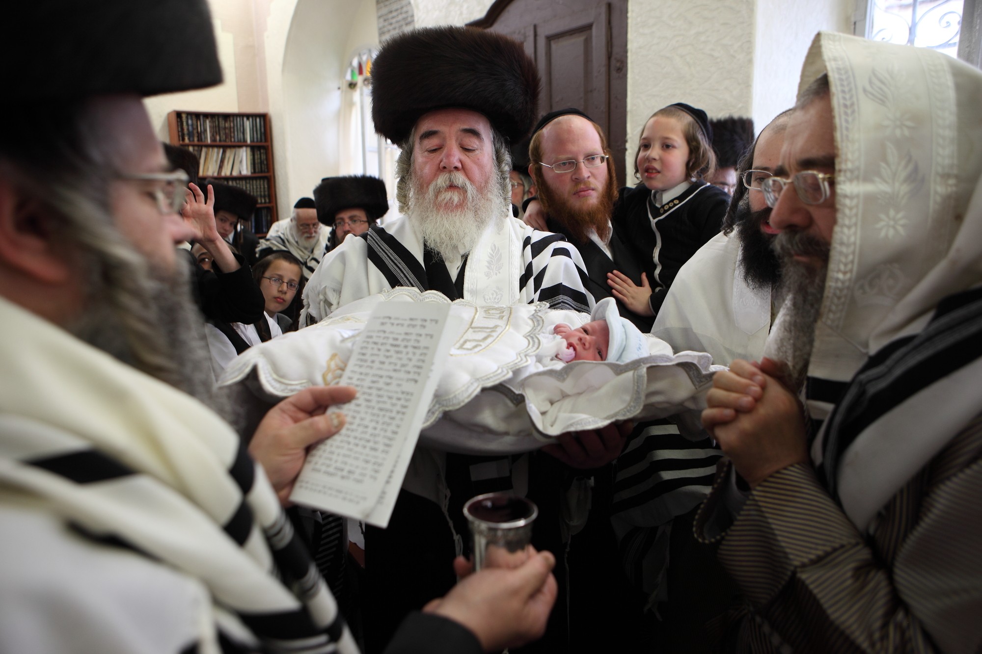 הצעת חוק באיסלנד: 6 שנות מאסר על קיום ברית מילה