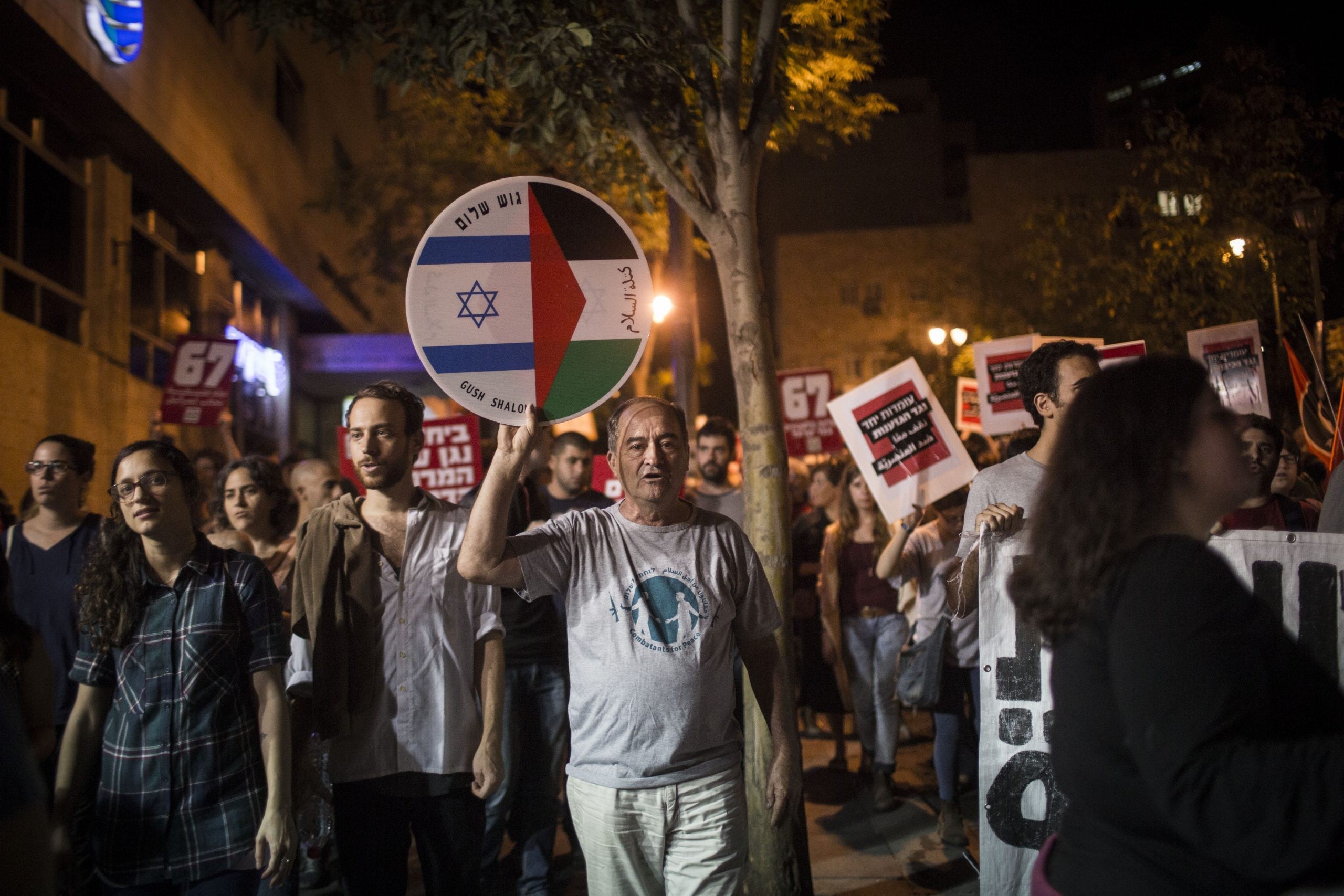 "תעשיית מיליונים": מי מרוויח מ'הסכסוך'?