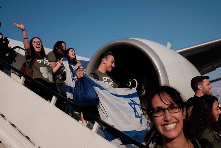 צפו: הנאום המרגש של הטייס בטיסה הארוכה ביותר
