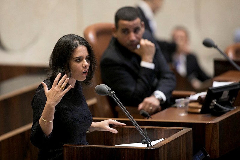 השרה נגד הפקידים: שקד הורתה לעצור מהלך של בכירי משרדה