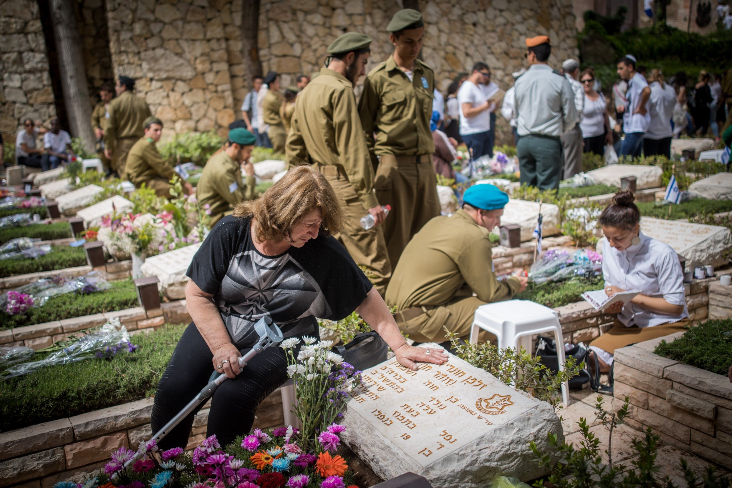 חשש: יאסר ביקור בבתי עלמין צבאיים ביום הזיכרון