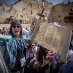 איתות לקואליציה לקדם את המתווה? ח"כ קריב בתפילת נשות הכותל