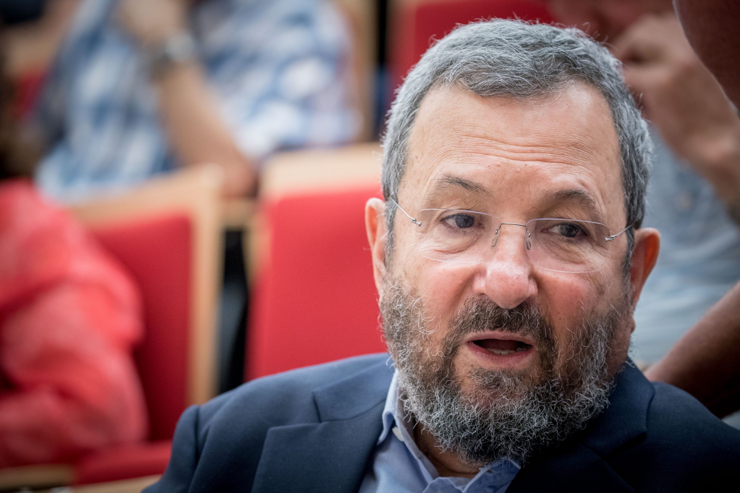 אהוד ברק הוזמן להרצות בצה"ל, בקואליציה תקפו: "חרפה"