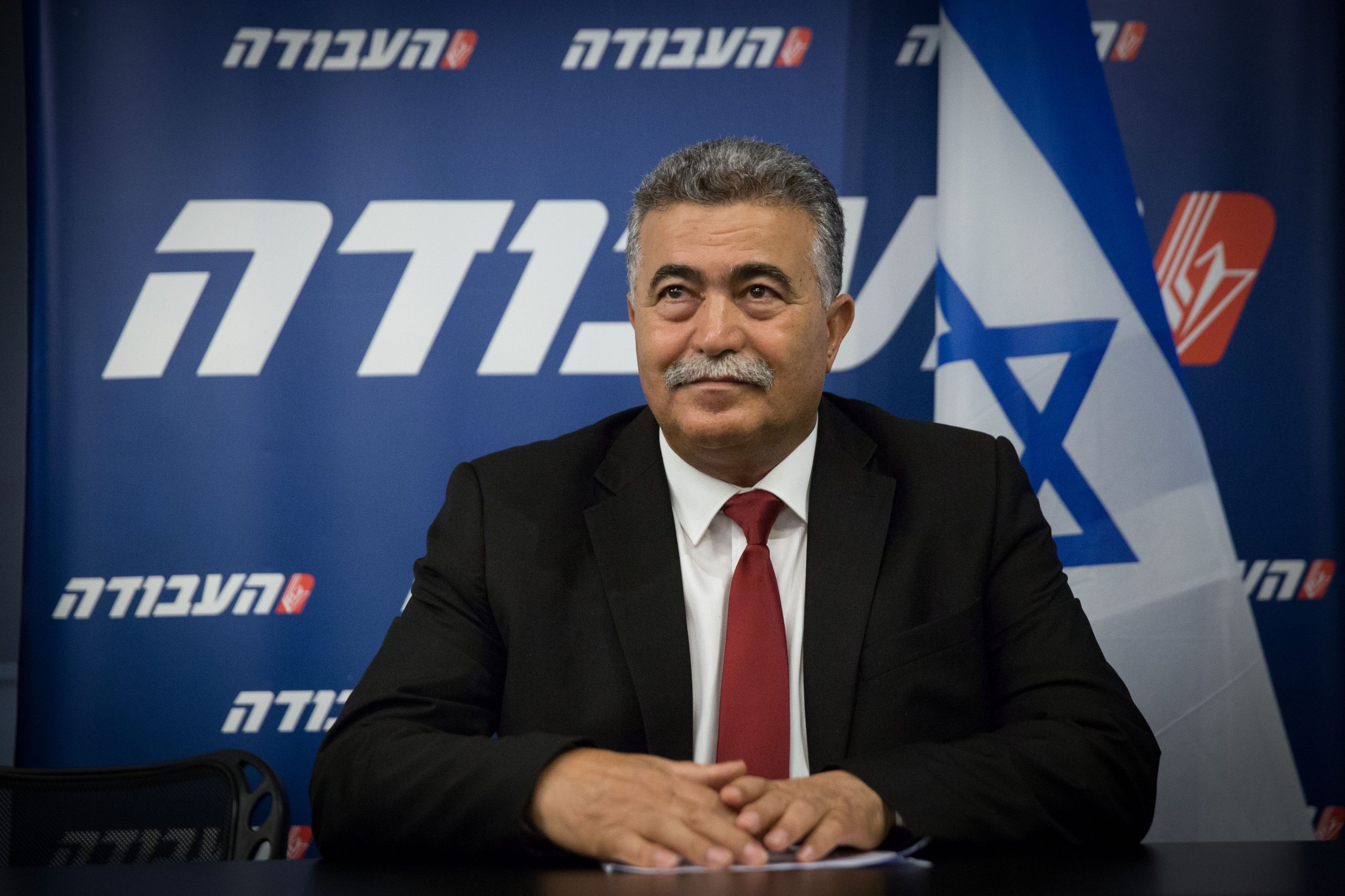 עמיר פרץ פורש ממפלגת העבודה ומתפטר מהכנסת - ימשיך לכהן כשר
