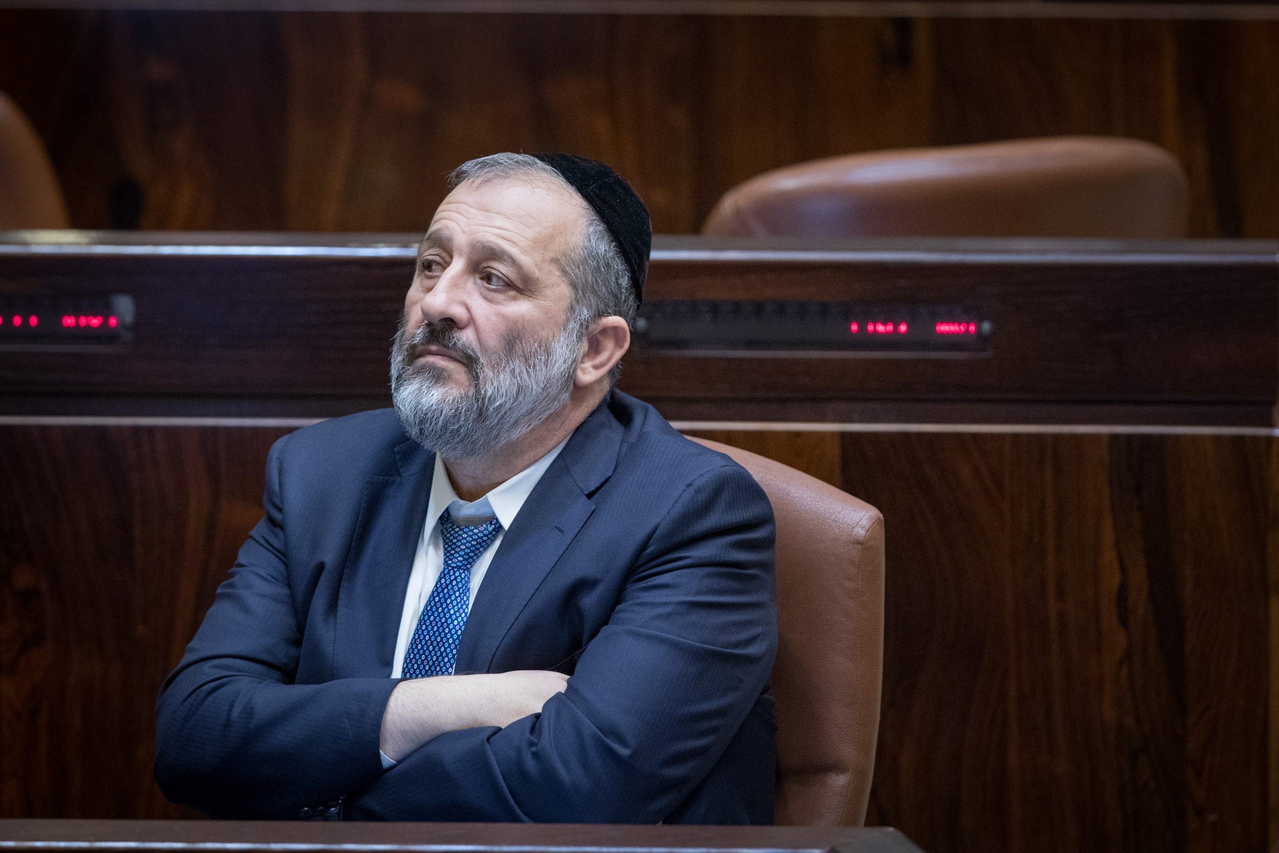 שר הפנים אסר את יציאתם מהארץ של פעילי טרור