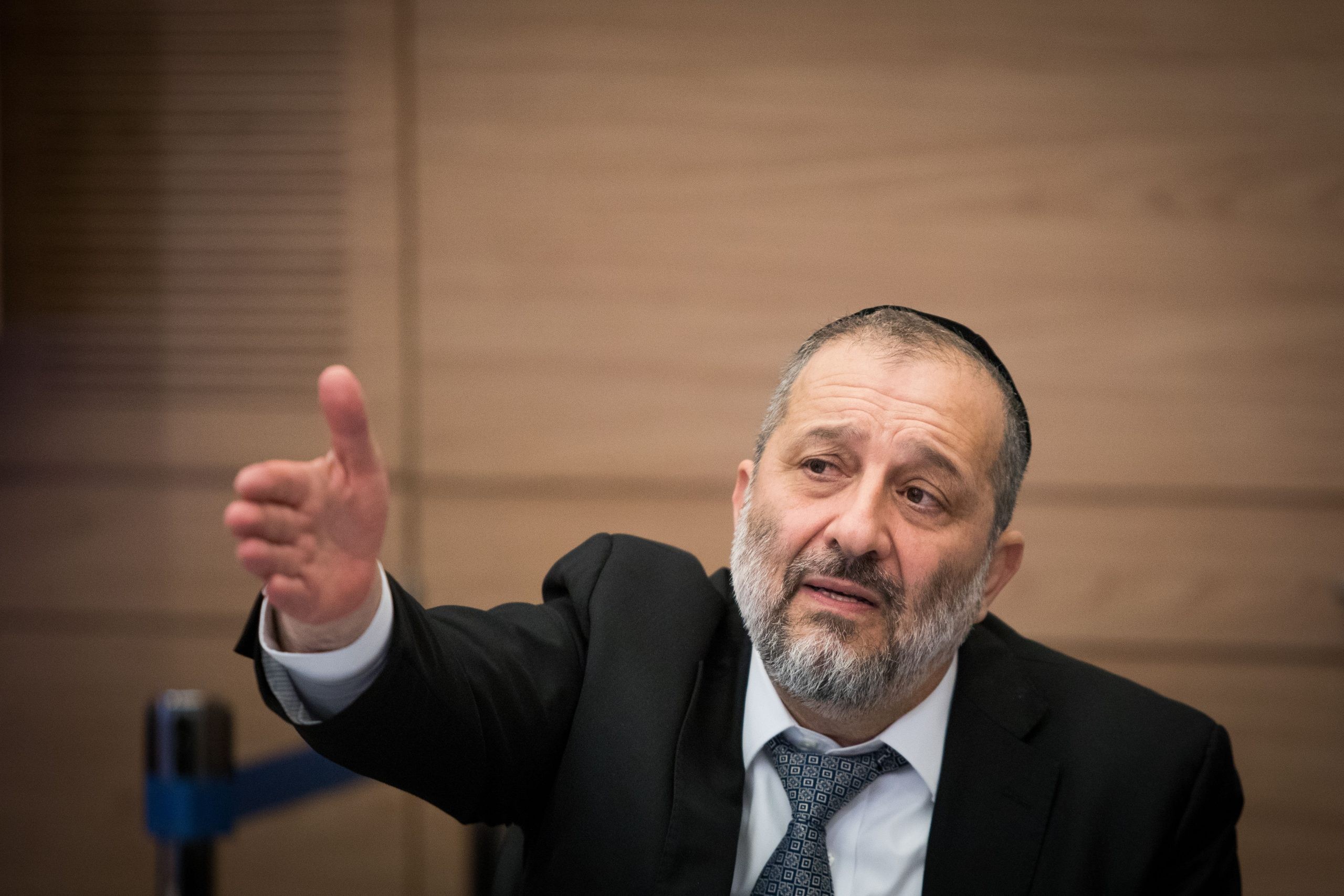 החכי"ם לנתניהו: "במקום קנס השוטרים נותנים אגרוף"