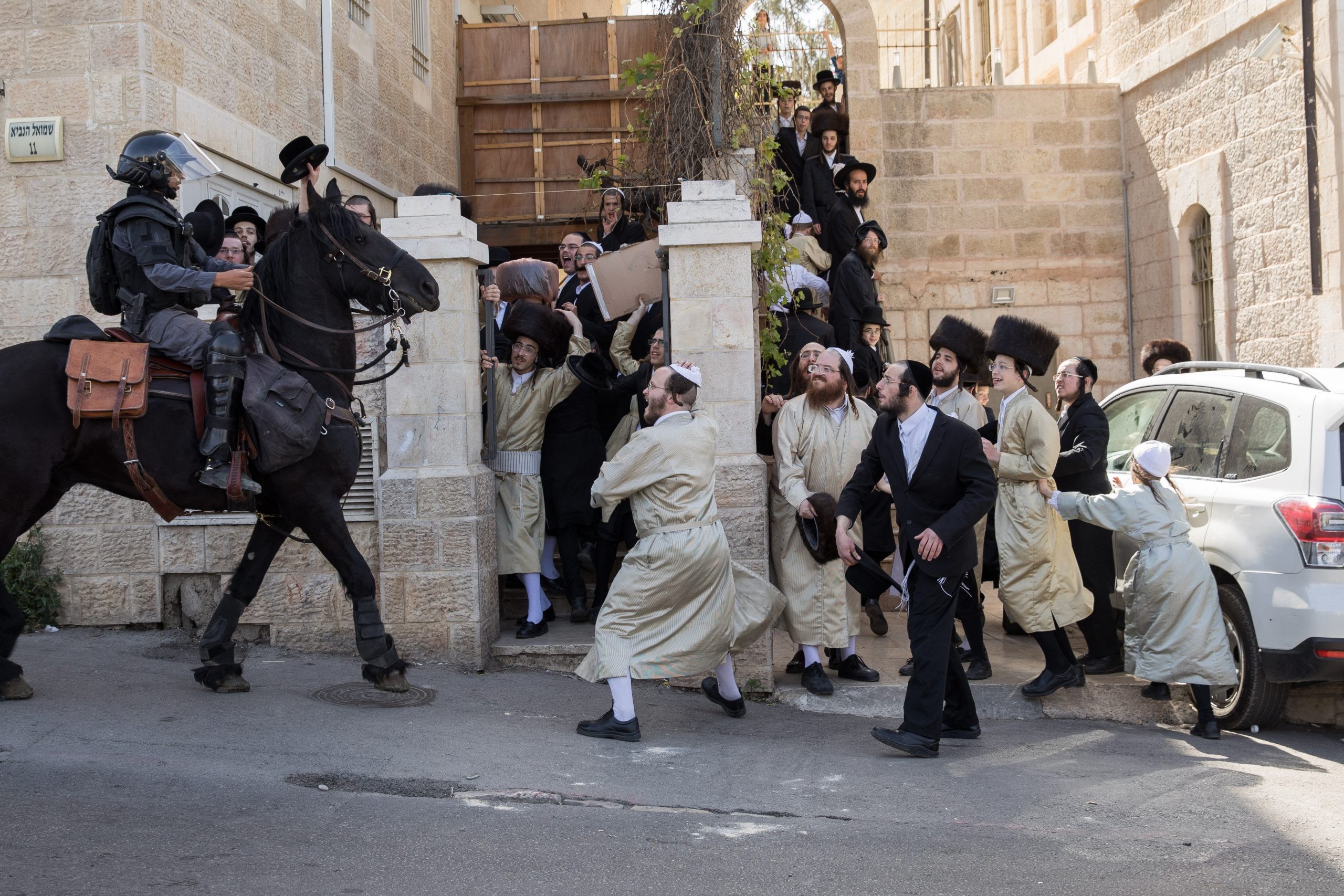 ריקלין לעיתונאי החרדי: "למה על השבת אתם לוקחים אחריות ומצעד הגאווה לא מעניין אתכם"