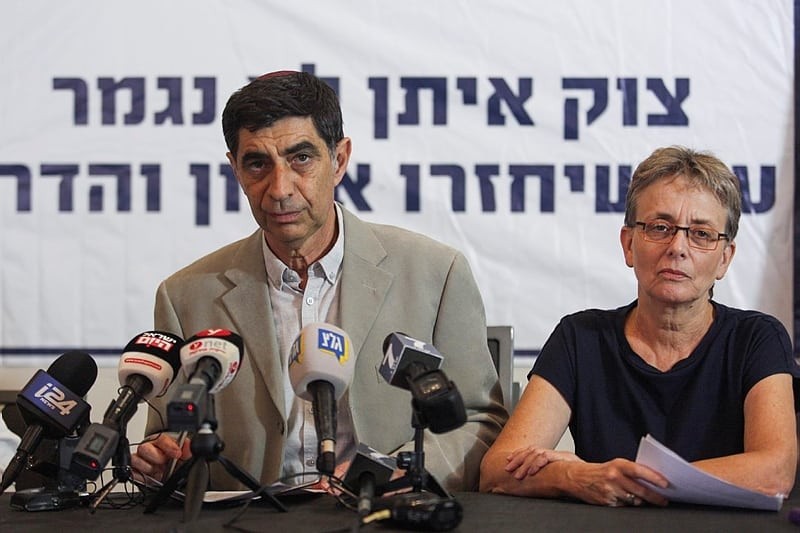 נתניהו למשפחת גולדין: לא תהיה הסדרה מול עזה עד להשבת החיילים