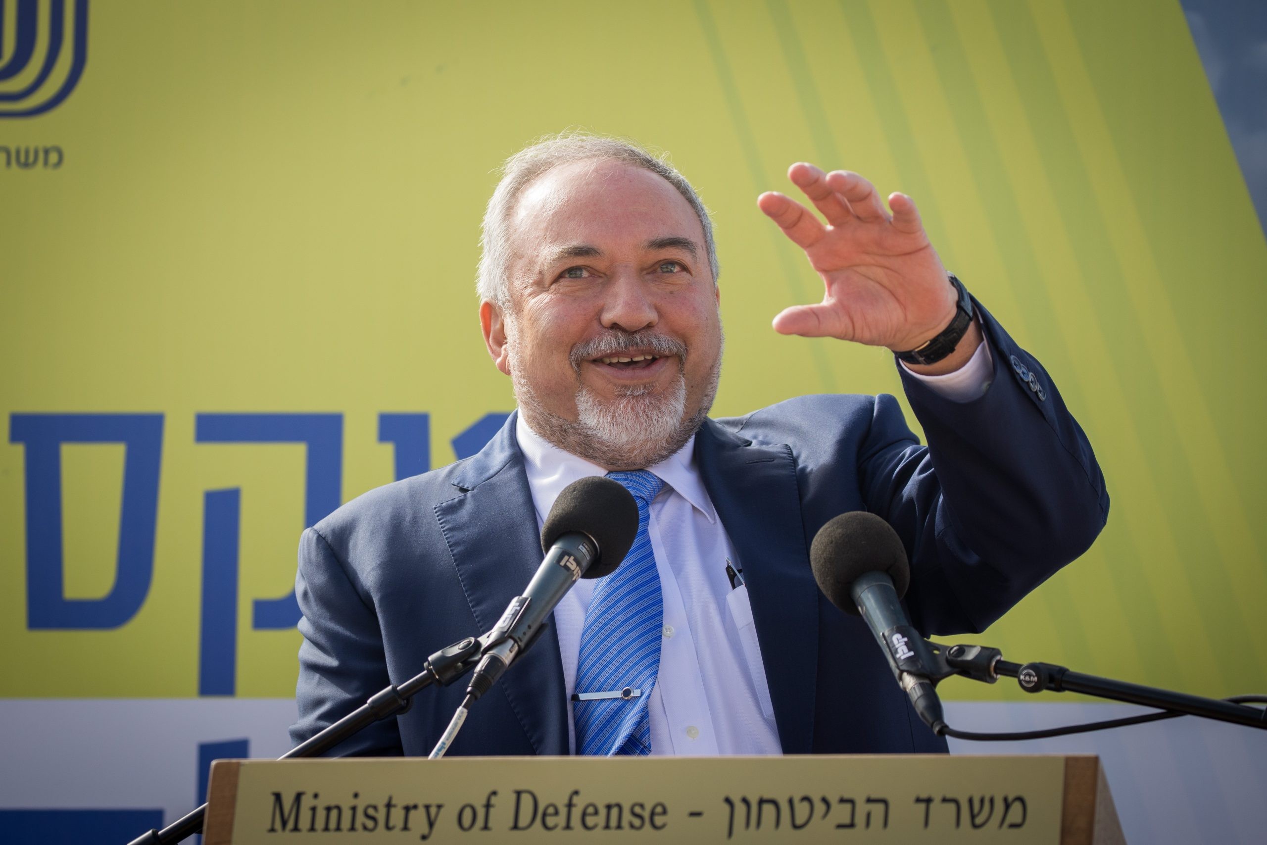 חזק על צייצנים בטוויטר