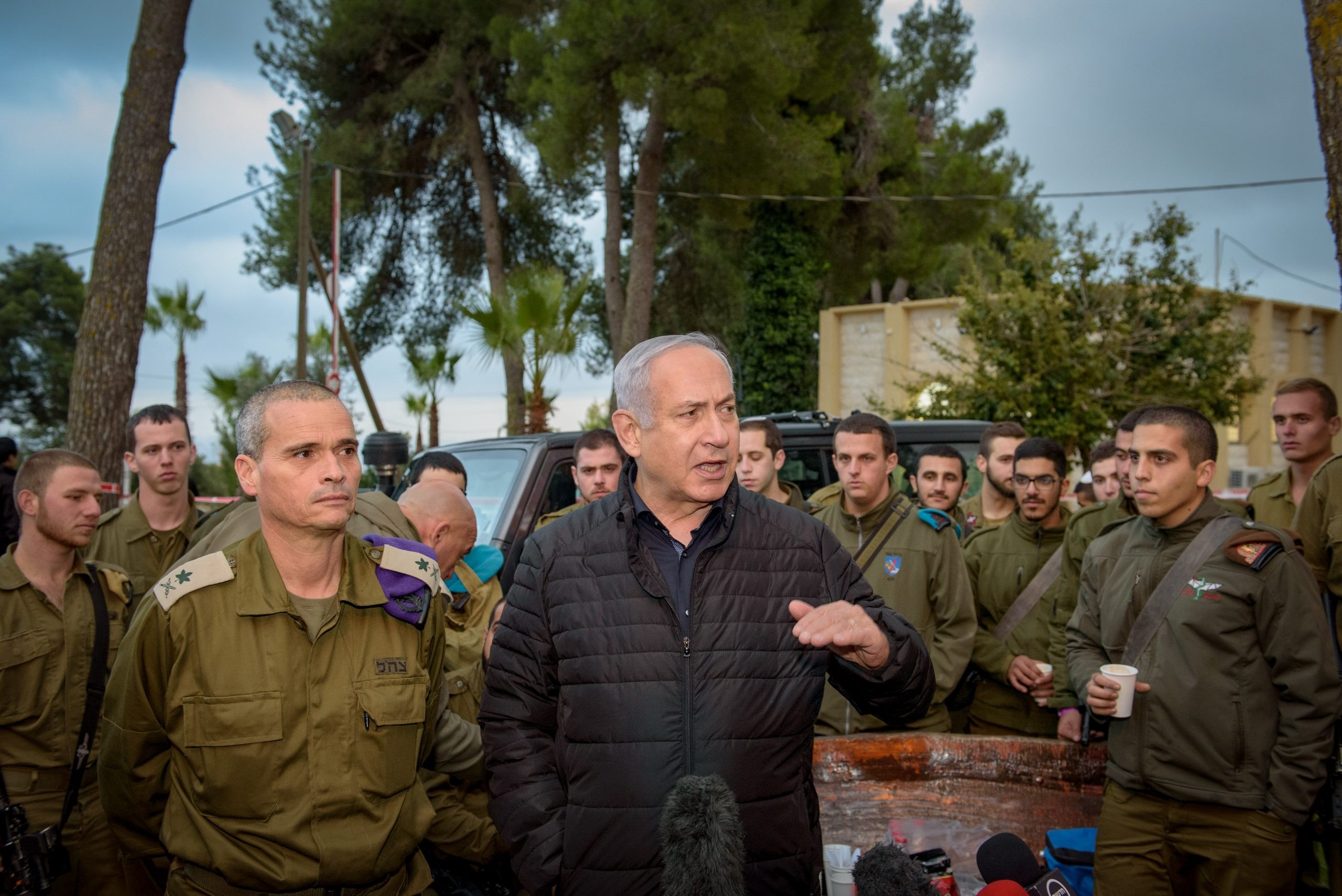 יו"ר ועדת הבחירות אסר על הליכוד להשתמש בחיילים בקמפיין