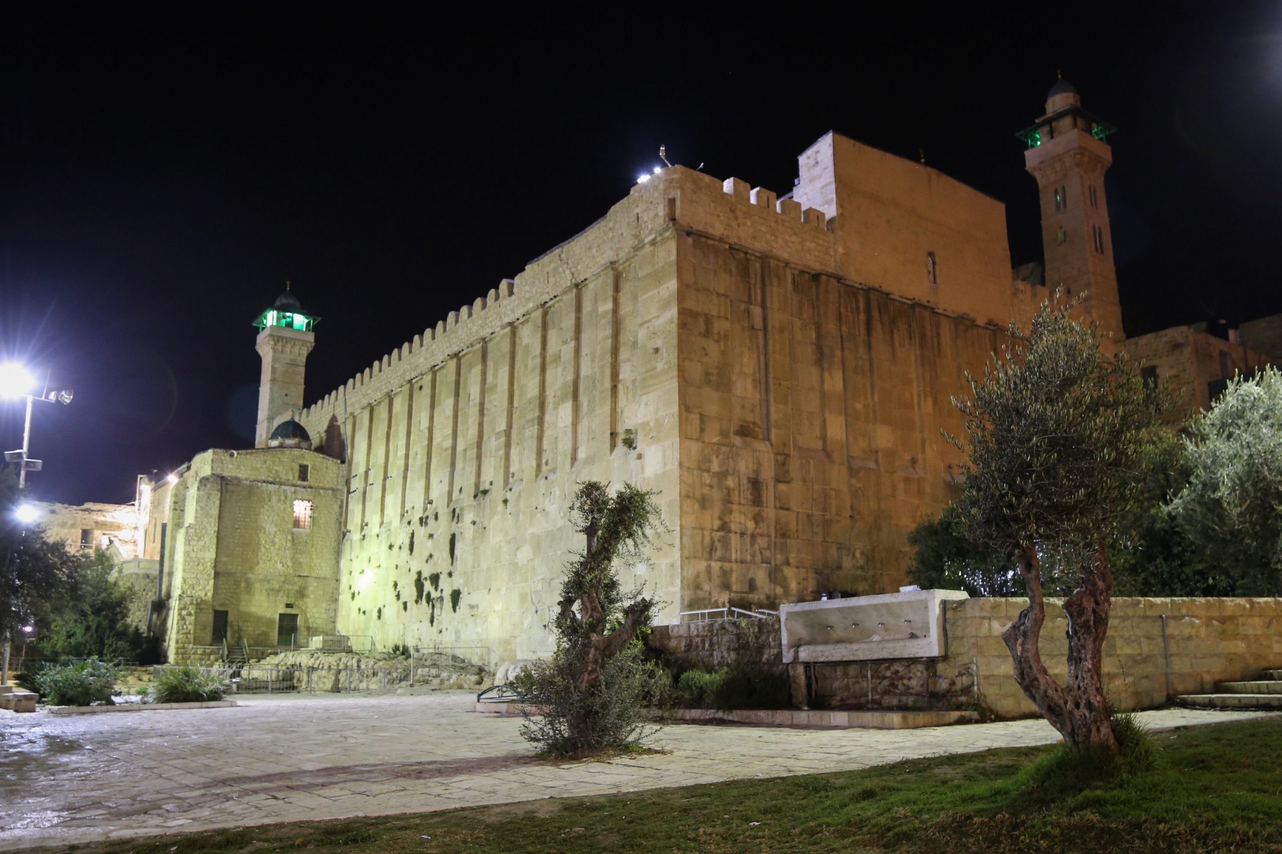 פרסום ראשון: נדחתה בקשת הערבים למנוע הנגשת מערת המכפלה