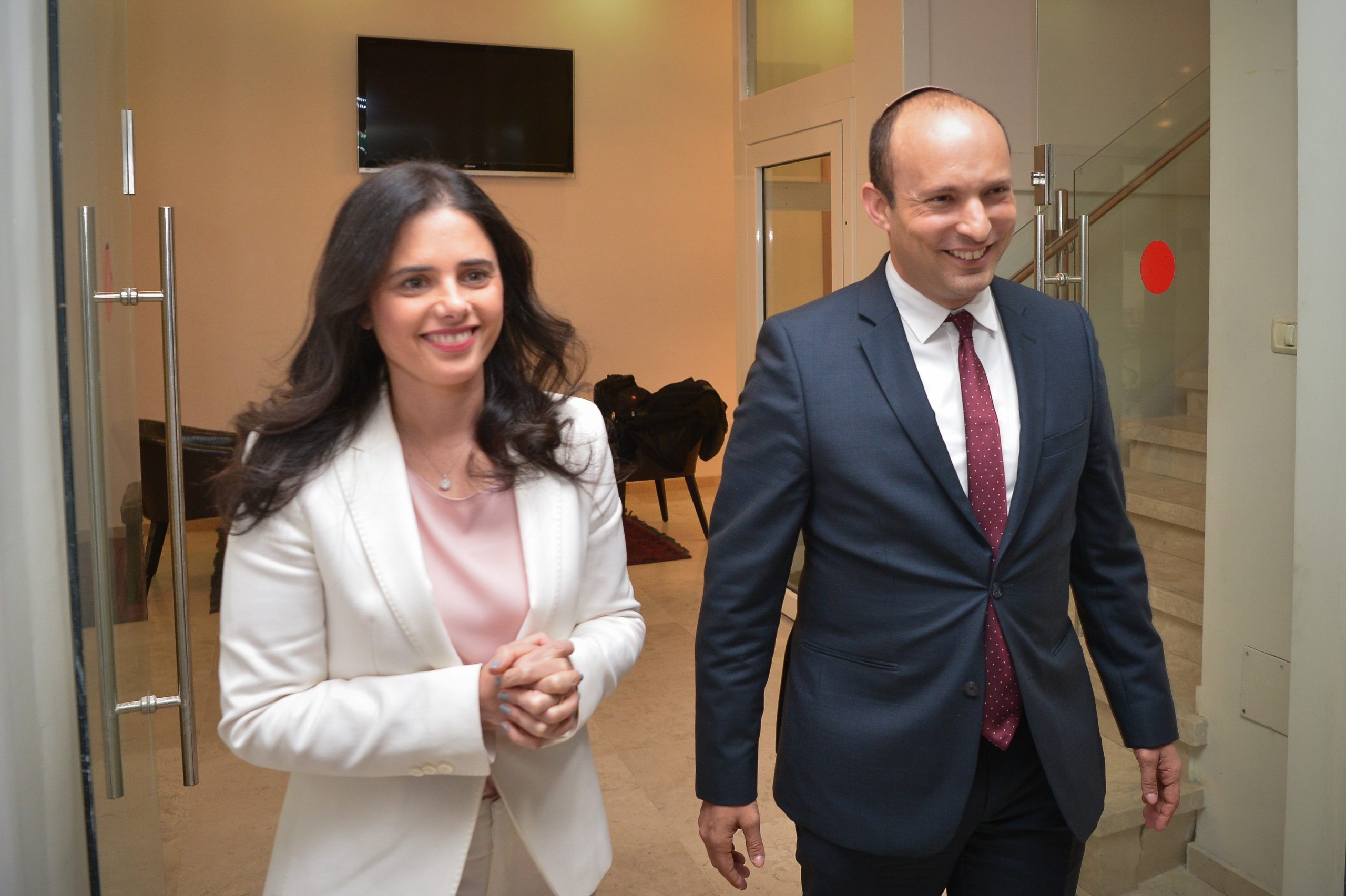 פעילים בימינה לבנט ושקד: "אל תבגדו בימין"