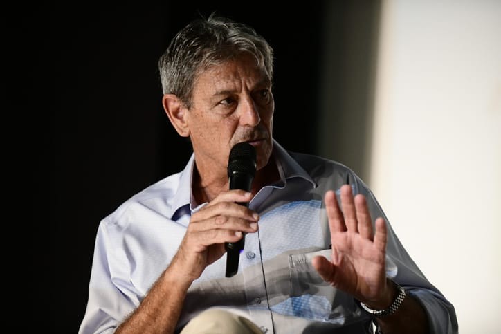 רם בן ברק מתנצל על דבריו כי חסידי גור מקבלים עדיפות בבתי החולים