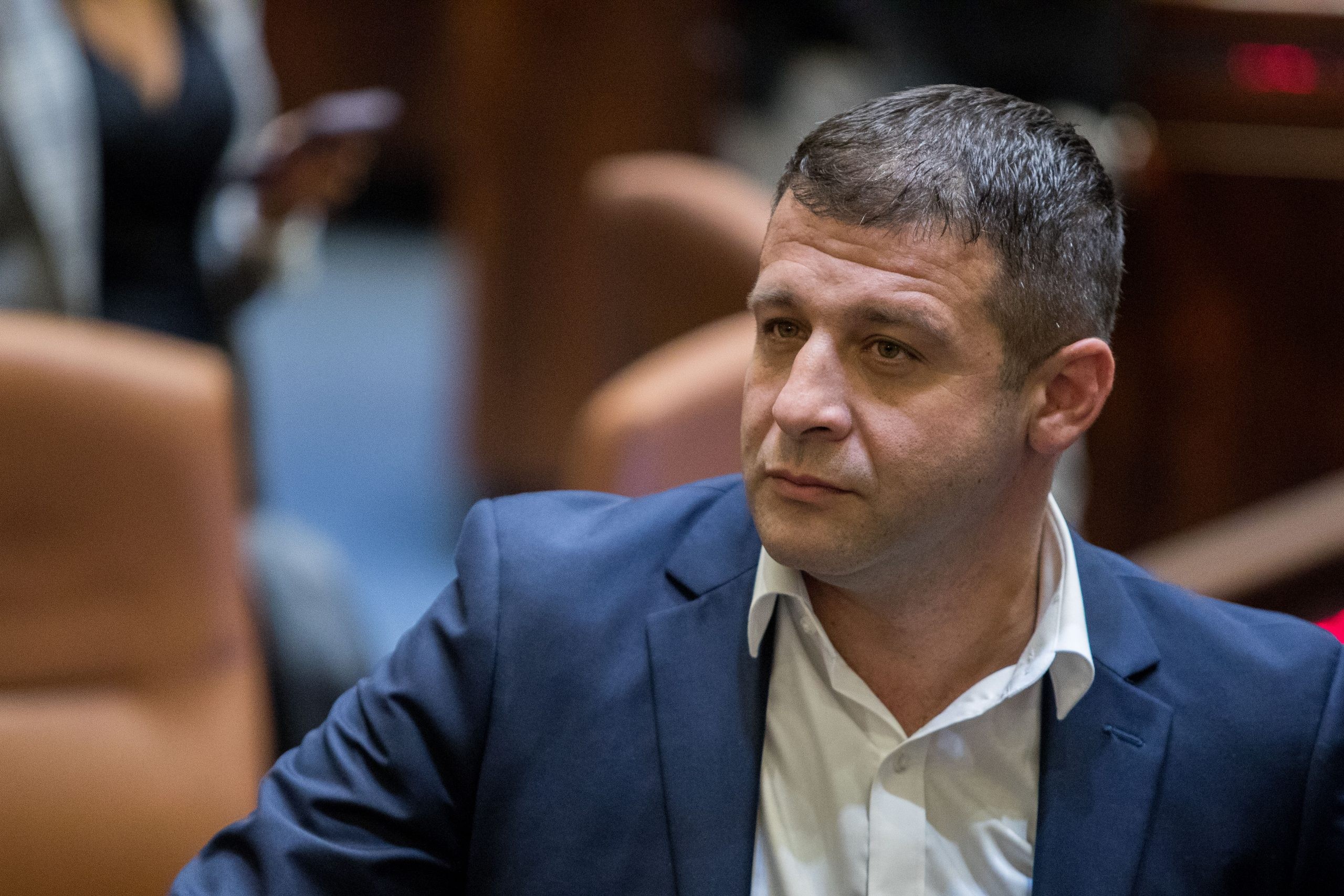 "מגנה בתוקף את גורמי השמאל שמנסים להשתלט על ההפגנות" - צפו בראיון עם ח"כ אלכס קושניר