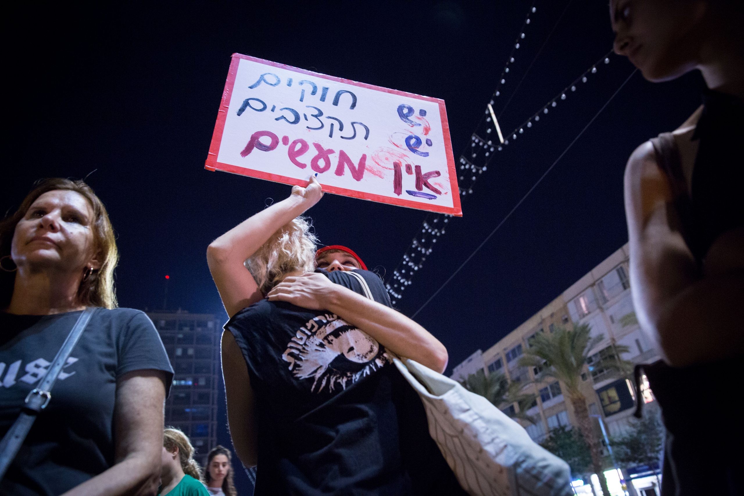 נשים נגד יום המודעות לאלימות כלפי נשים
