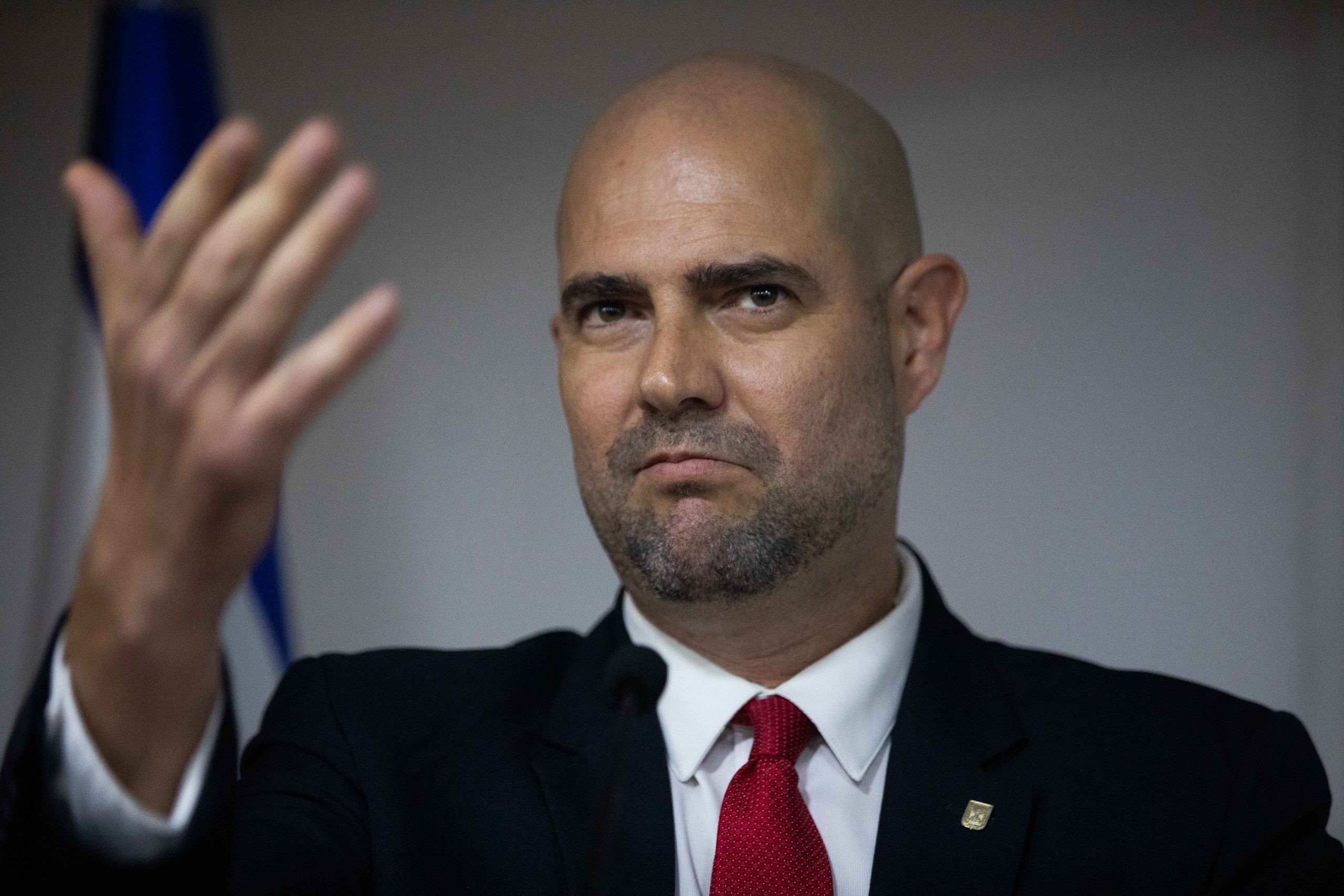 אוחנה: "אשקול הקמת ועדת בדיקה ממשלתית בעניין היועמ"ש"