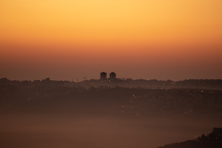 תחזית מזג האוויר: היום יהיה בהיר עם הכבדה בעומסי החום