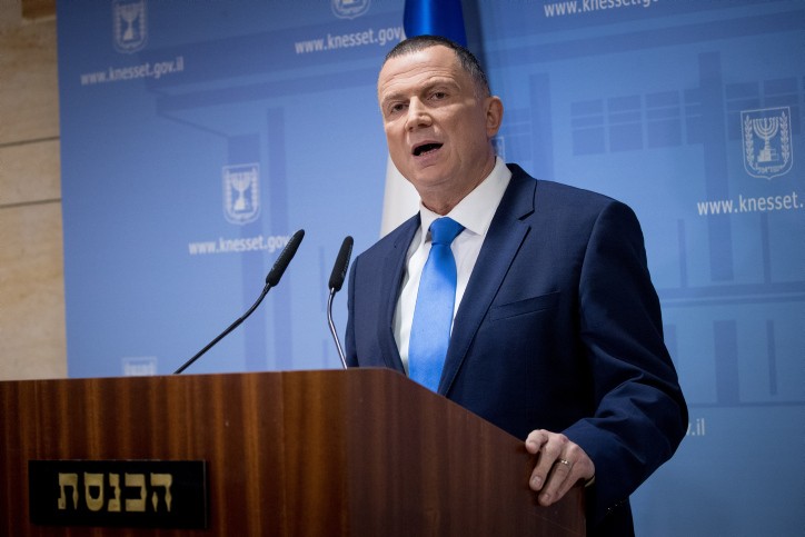 אדלשטיין: ״אנחנו בקרב ויורים לנו צרורות בגב״