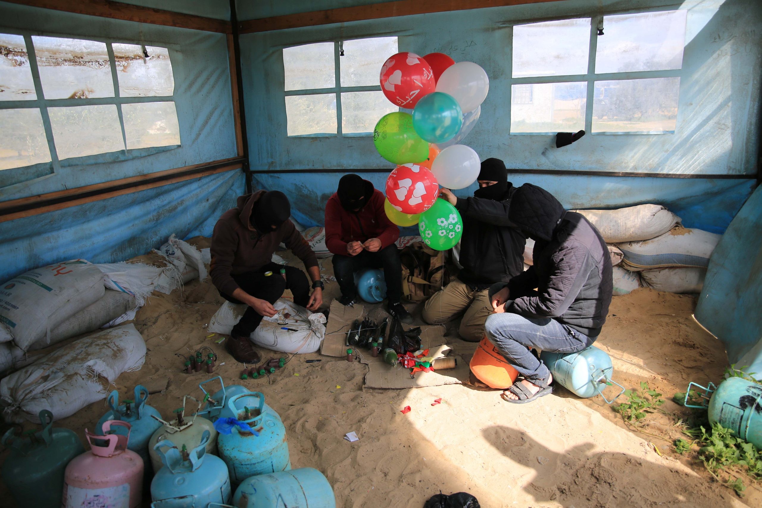 המתיחות בדרום: עשרות בלוני תבערה ונפץ שוגרו מרצועת עזה משעות הבוקר ללא תגובת כוחותינו
