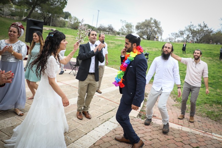הממשלה אישרה קיום אירועים עד 50 איש בשטח פתוח