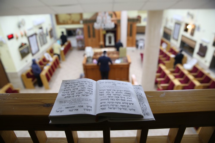 אחרי חודשיים: בתי הכנסת ייפתחו
