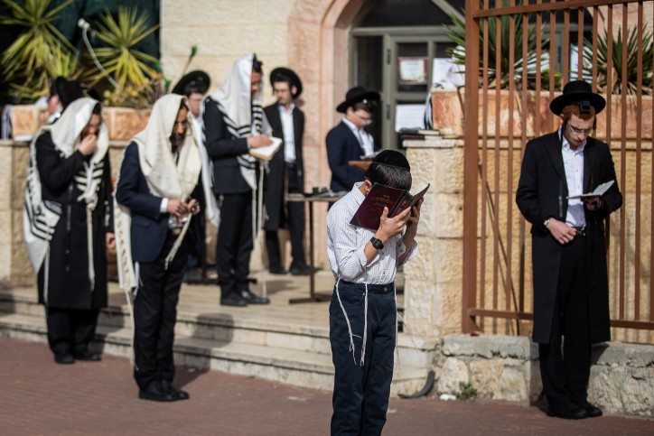 מתפללים: ראש הממשלה הנחה להכין תוכנית למנייני תפילה