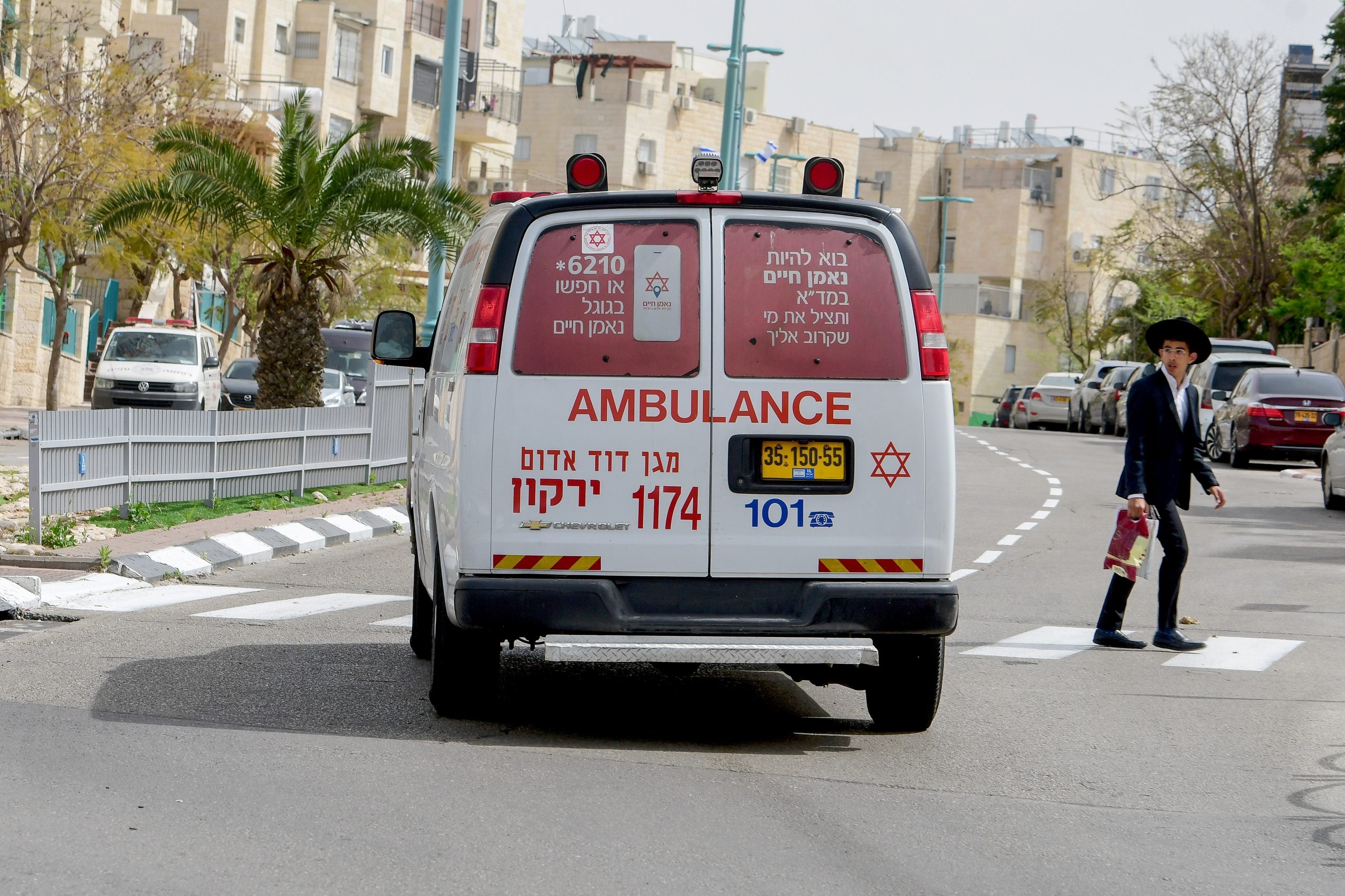 חובש מד"א יילד בתוך ארבע שעות שני תינוקות