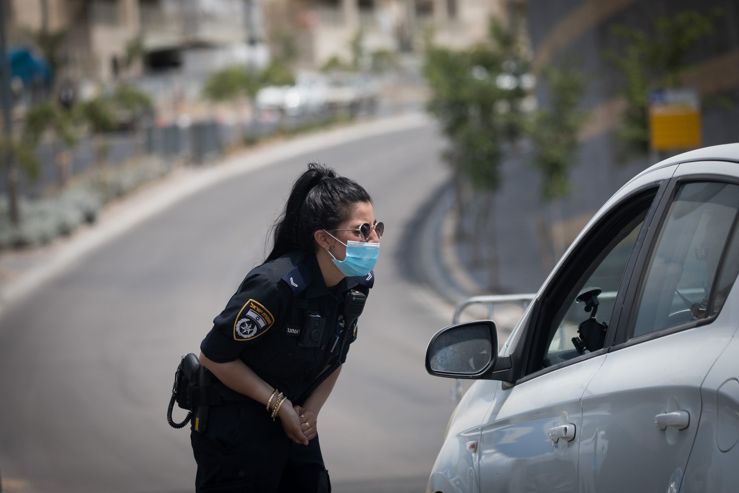 עצר לבדיקה שגרתית והודה בפני השוטרים "אני חולה קורונה"