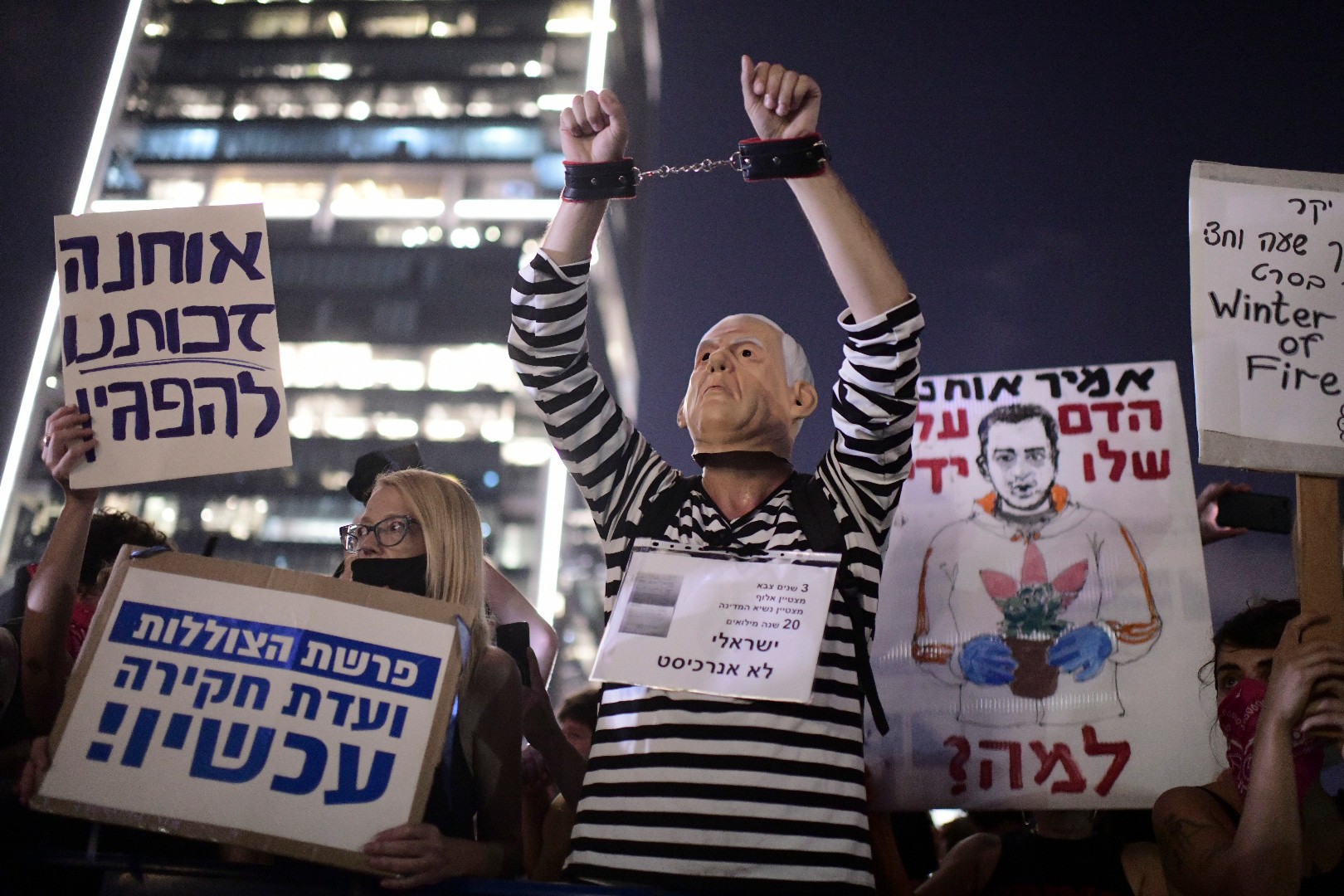 תקרית אלימה במחאה מול בית השר אוחנה