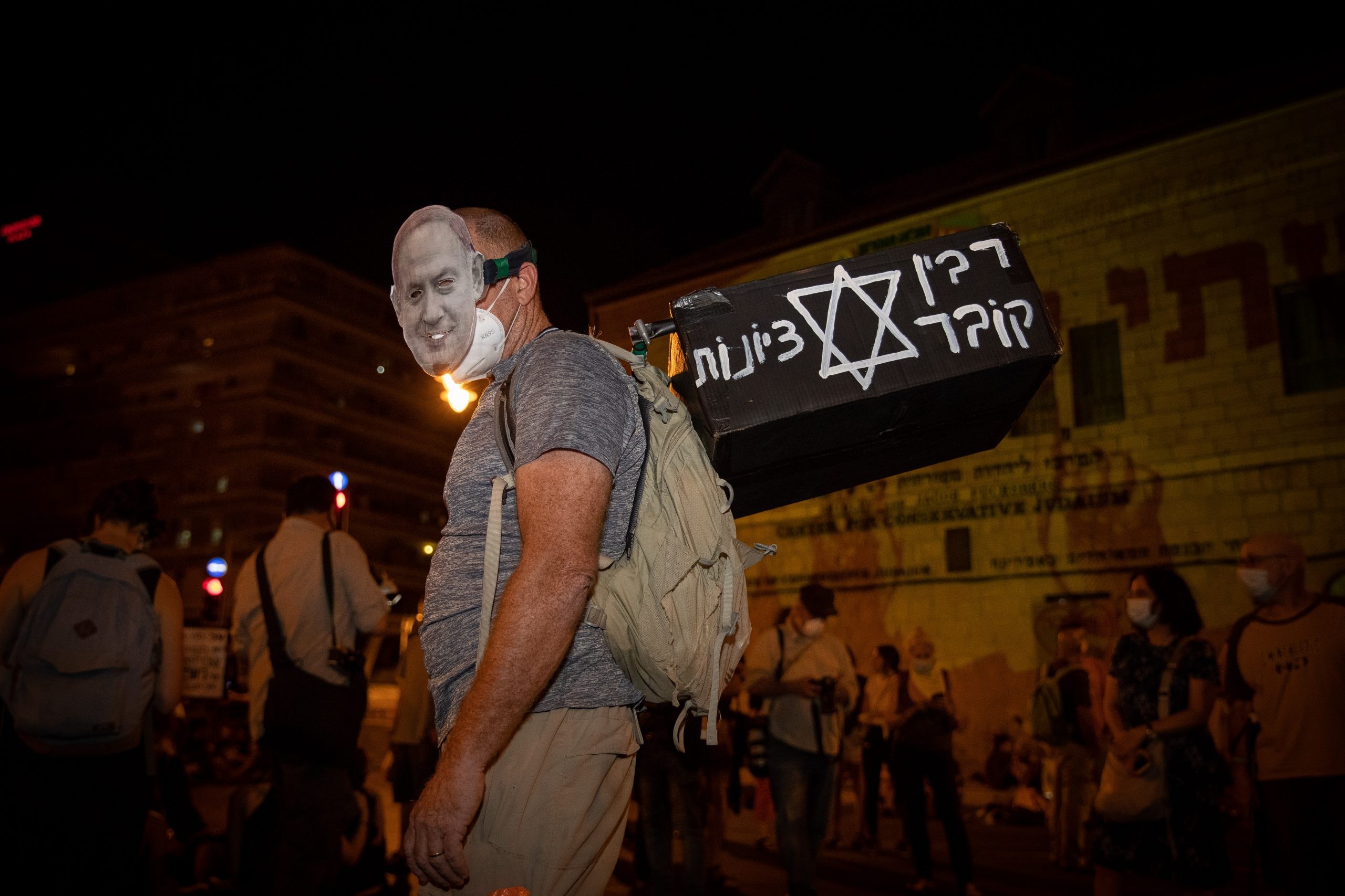 אזרחית ישראלית כתבה את התגובה נגד רה"מ "דיקטטורים מזיזים רק עם כדור בראש"