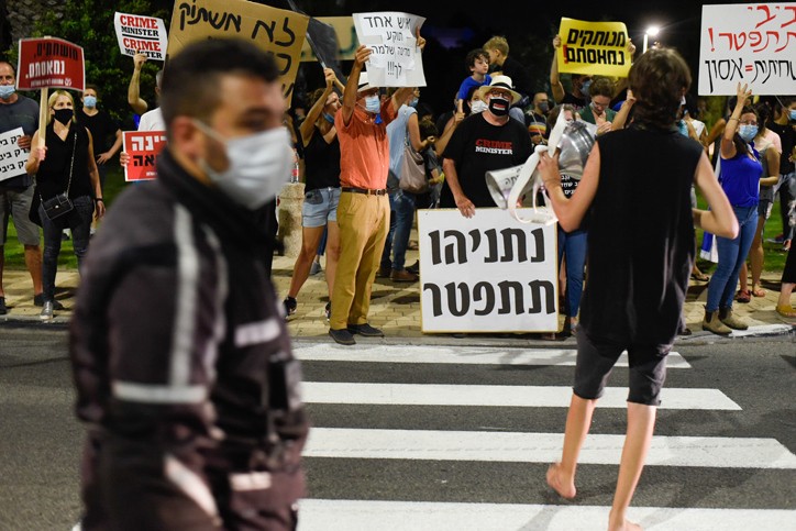 12 עצורים במחאת השמאל מול מעון ראש הממשלה